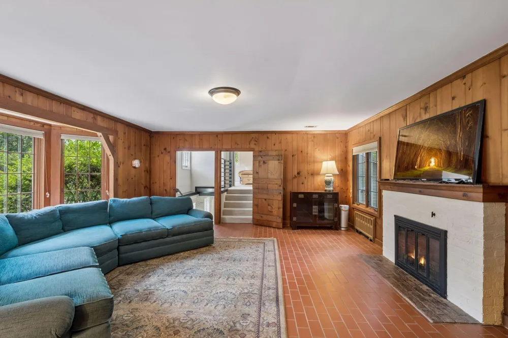 15517 Excelsior Boulevard Minnetonka, MN 55345
