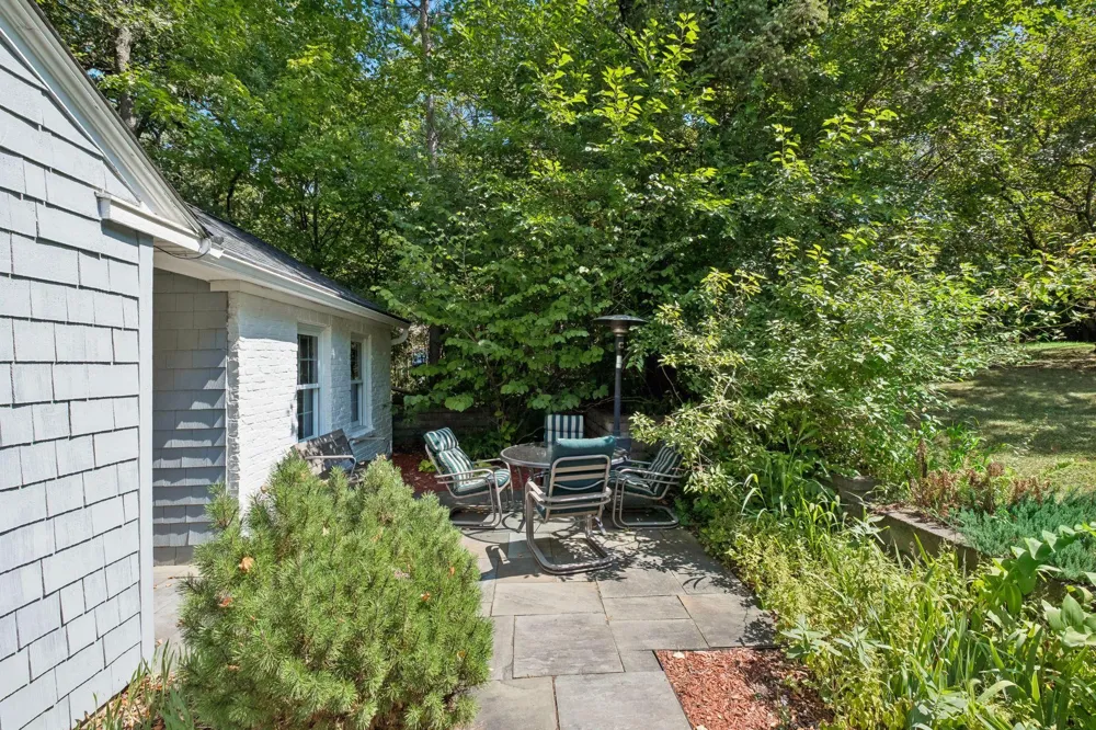 15517 Excelsior Boulevard Minnetonka, MN 55345