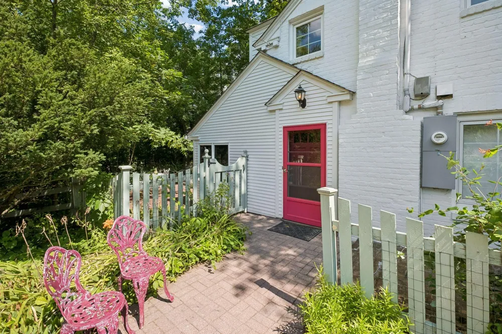 15517 Excelsior Boulevard Minnetonka, MN 55345