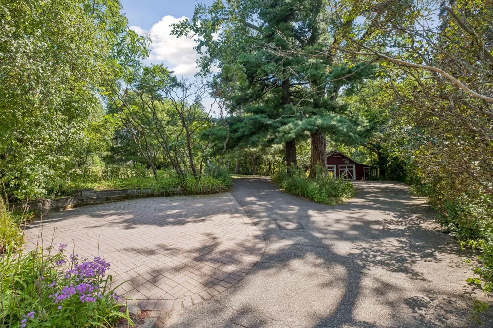 15517 Excelsior Boulevard Minnetonka, MN 55345