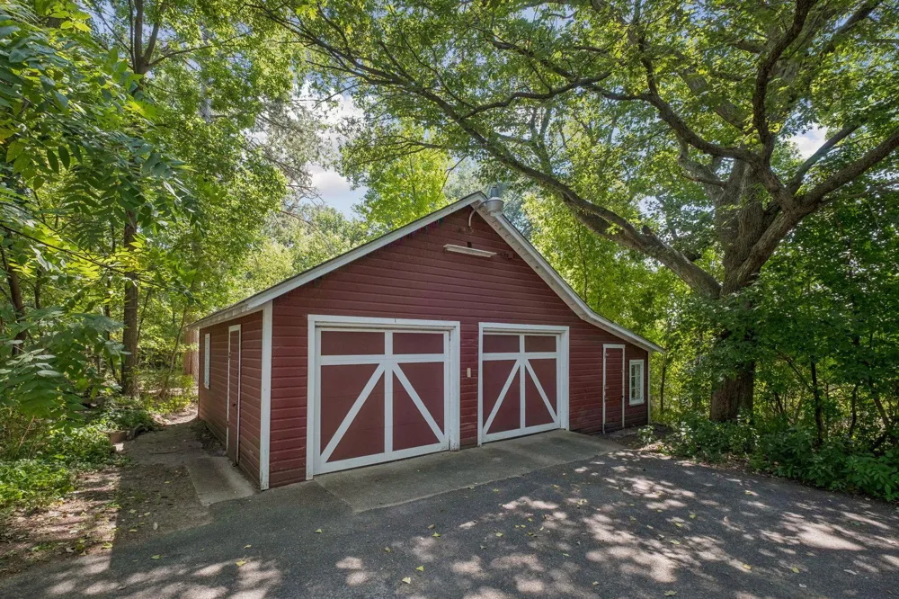 15517 Excelsior Boulevard Minnetonka, MN 55345