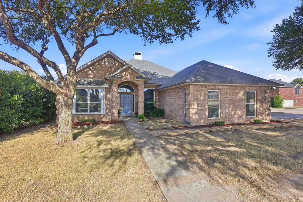 104 Clear Creek Drive Red Oak, TX 75154