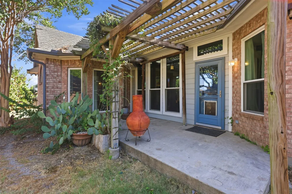 104 Clear Creek Drive Red Oak, TX 75154