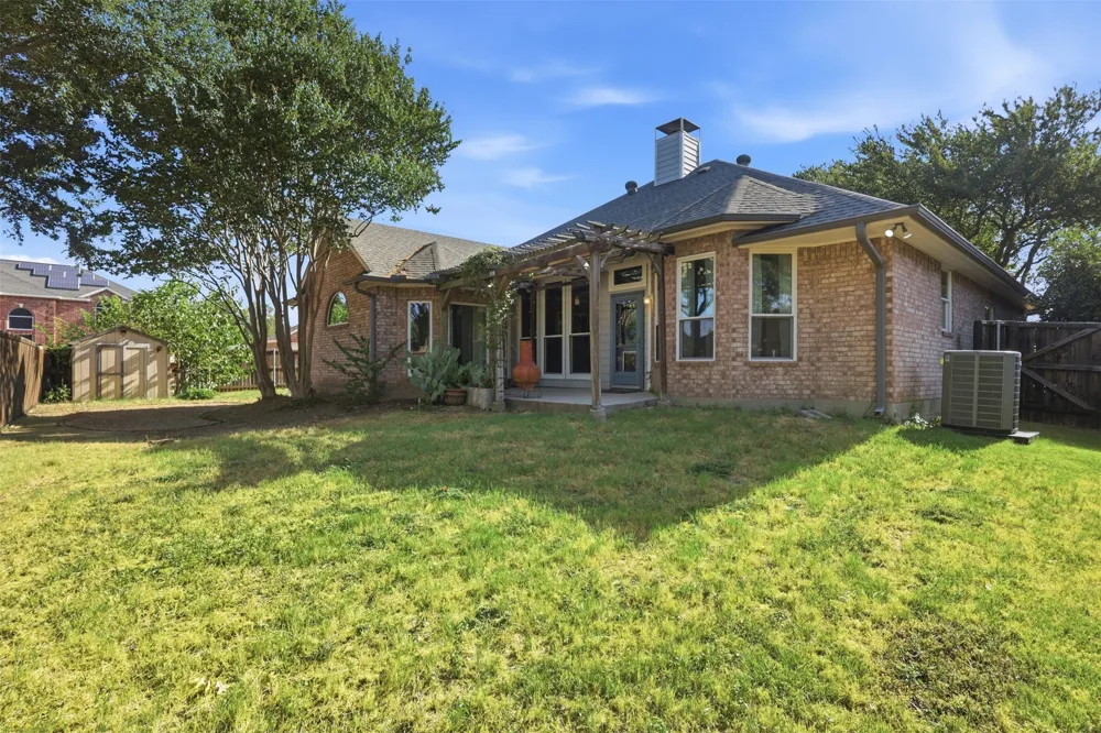 104 Clear Creek Drive Red Oak, TX 75154