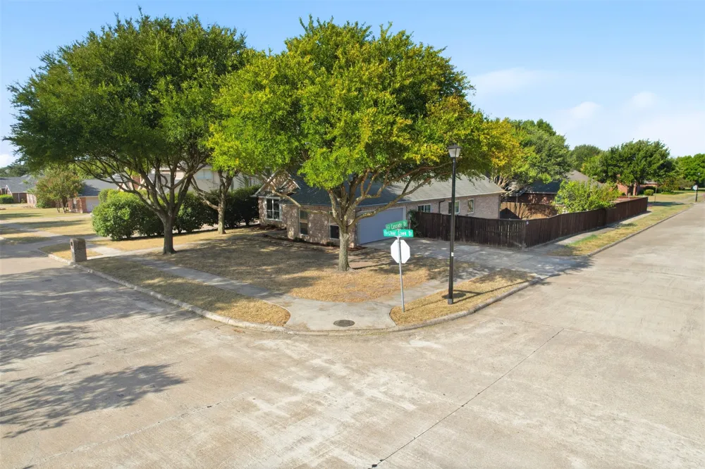 104 Clear Creek Drive Red Oak, TX 75154