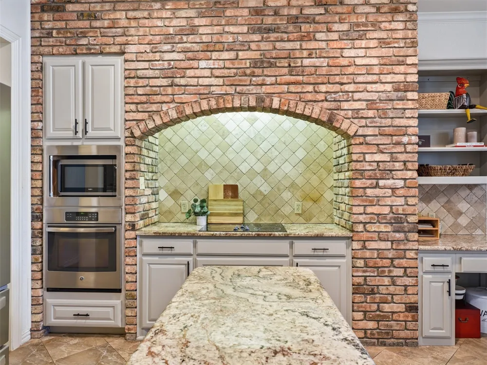 156 S Fork Drive Hudson Oaks, TX 76087