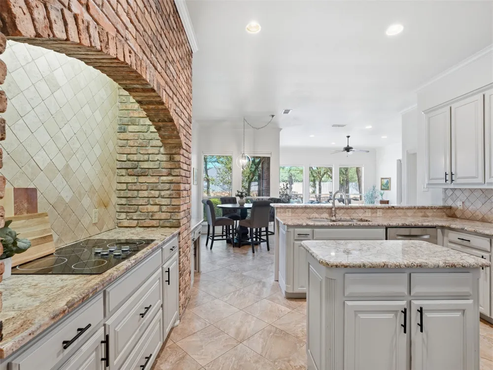 156 S Fork Drive Hudson Oaks, TX 76087