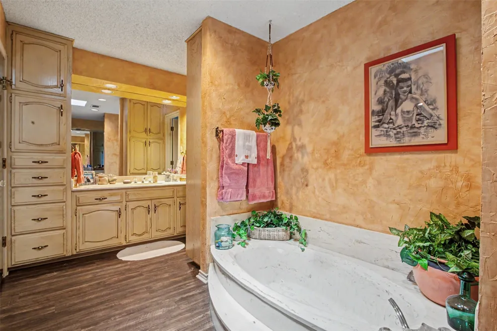 6717 River Bend Road Fort Worth, TX 76132