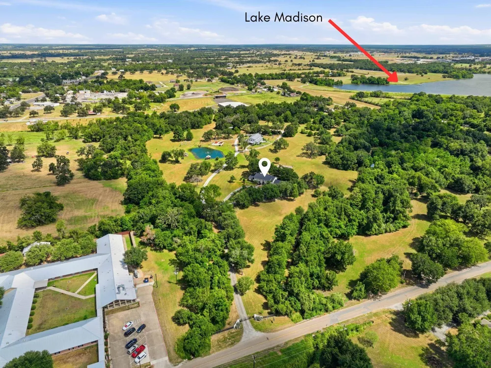 601 E Collard Street Madisonville, TX 77864