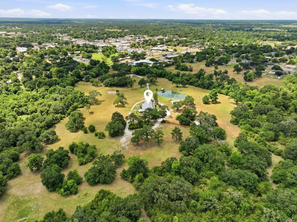 601 E Collard Street Madisonville, TX 77864
