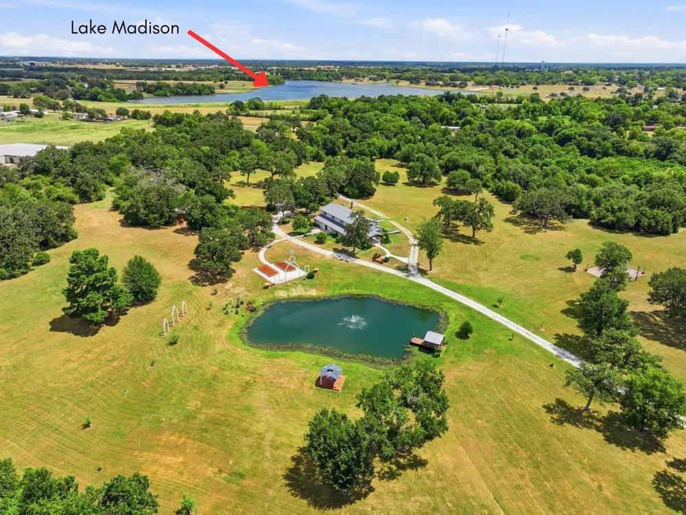 601 E Collard Street Madisonville, TX 77864
