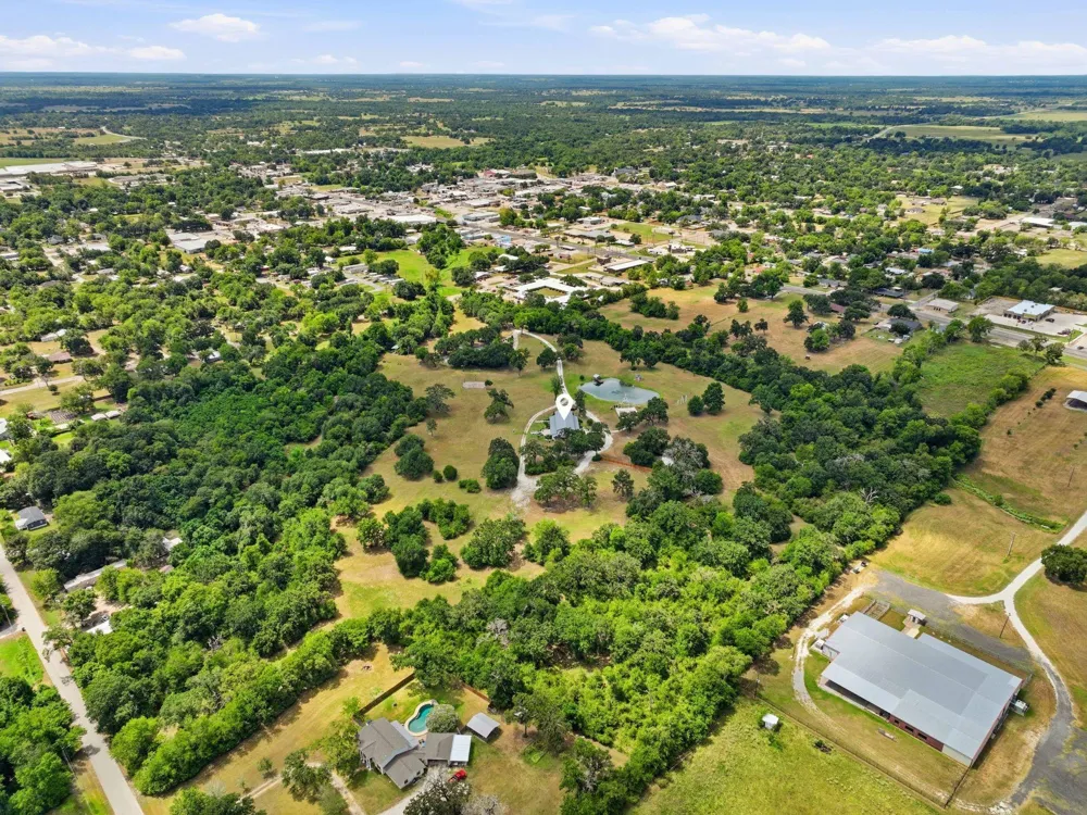 601 E Collard Street Madisonville, TX 77864