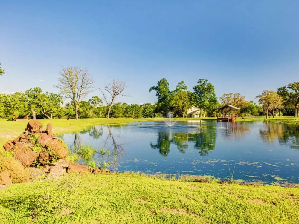601 E Collard Street Madisonville, TX 77864