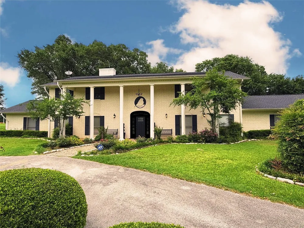 601 E Collard Street Madisonville, TX 77864