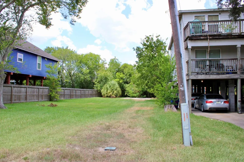 219 W 5th Street Kemah, TX 77565