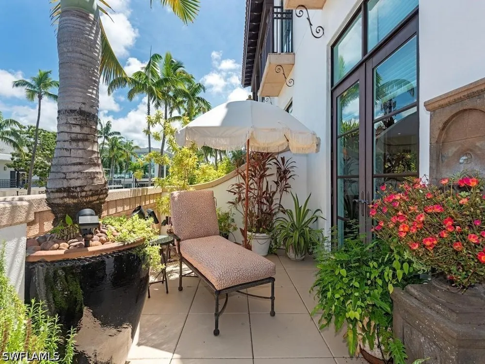 5th Avenue S #203 Naples, FL 34102