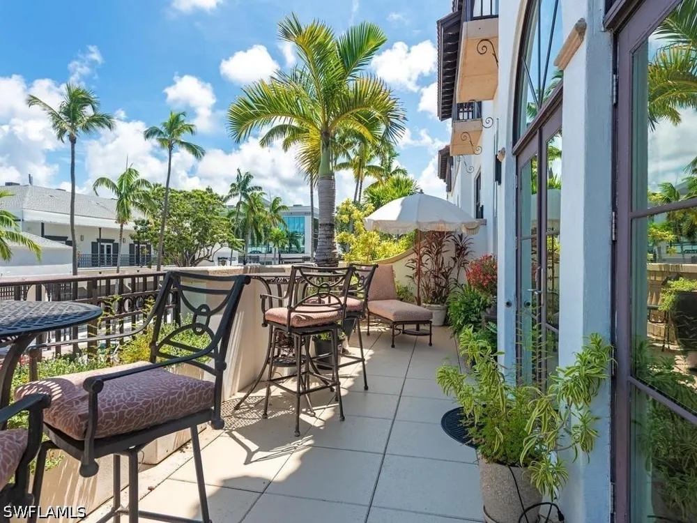 5th Avenue S #203 Naples, FL 34102