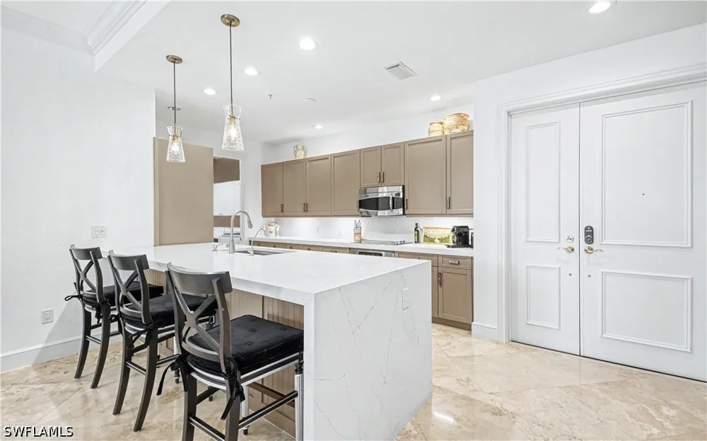5th Avenue S #203 Naples, FL 34102
