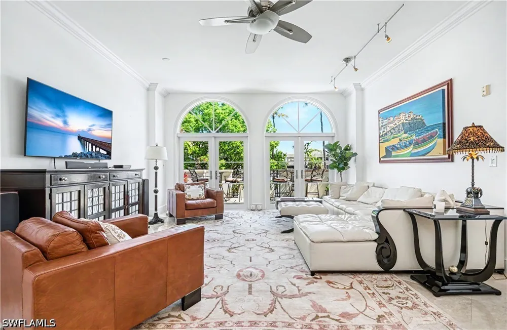 5th Avenue S #203 Naples, FL 34102