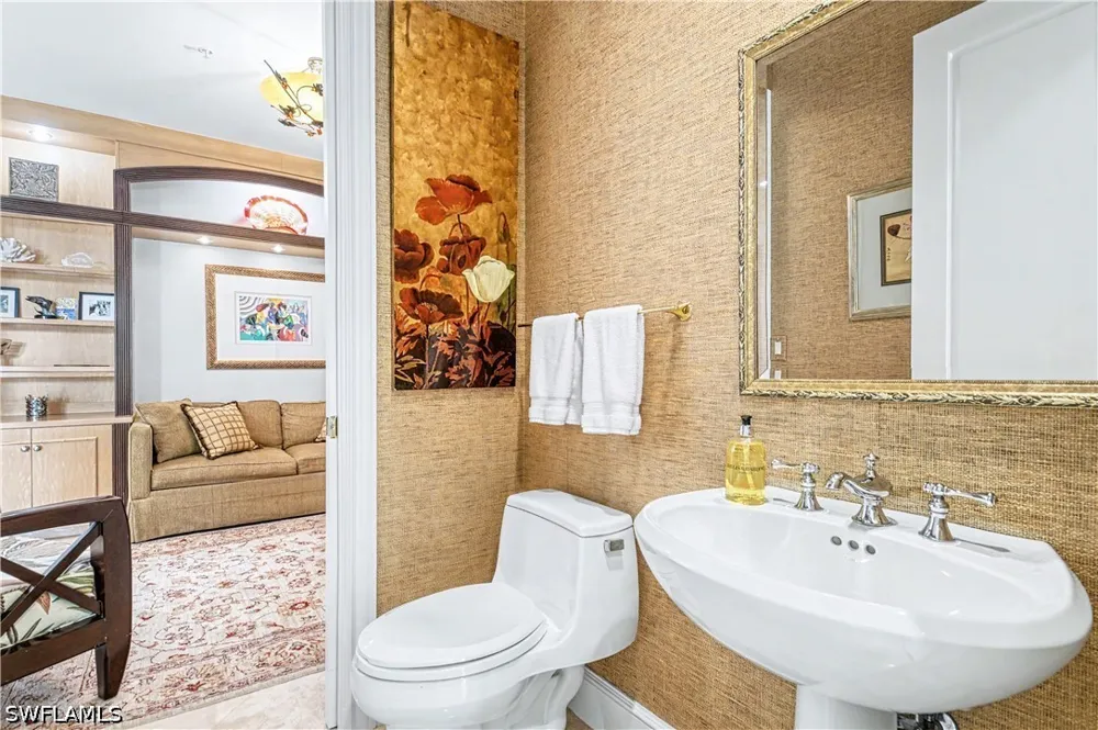5th Avenue S #203 Naples, FL 34102