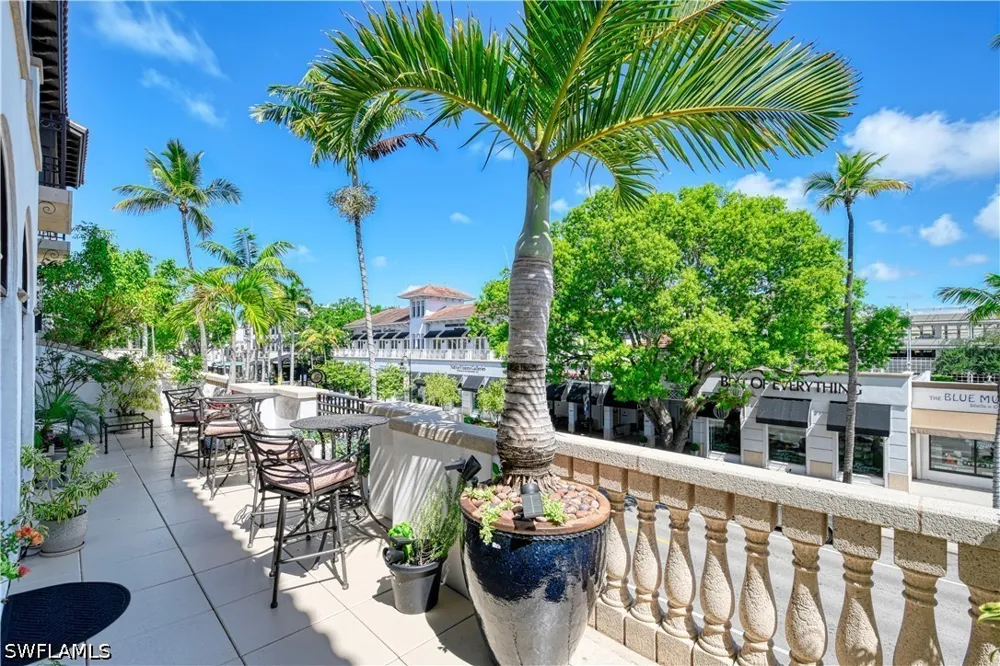 5th Avenue S #203 Naples, FL 34102