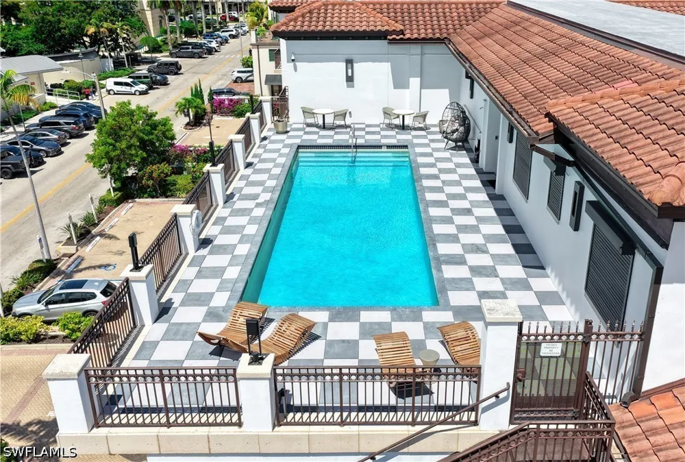 5th Avenue S #203 Naples, FL 34102
