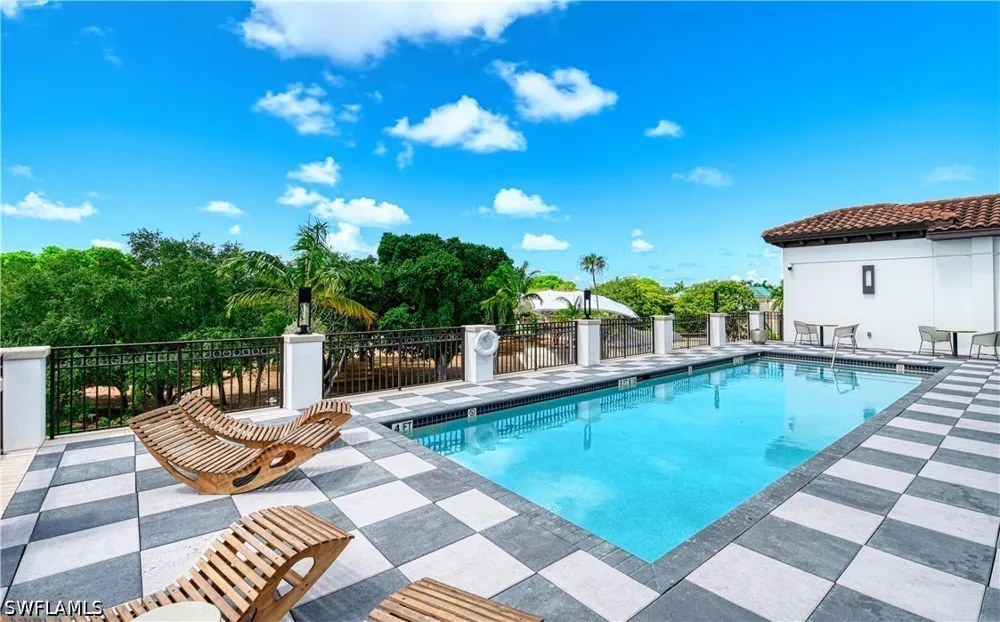 5th Avenue S #203 Naples, FL 34102