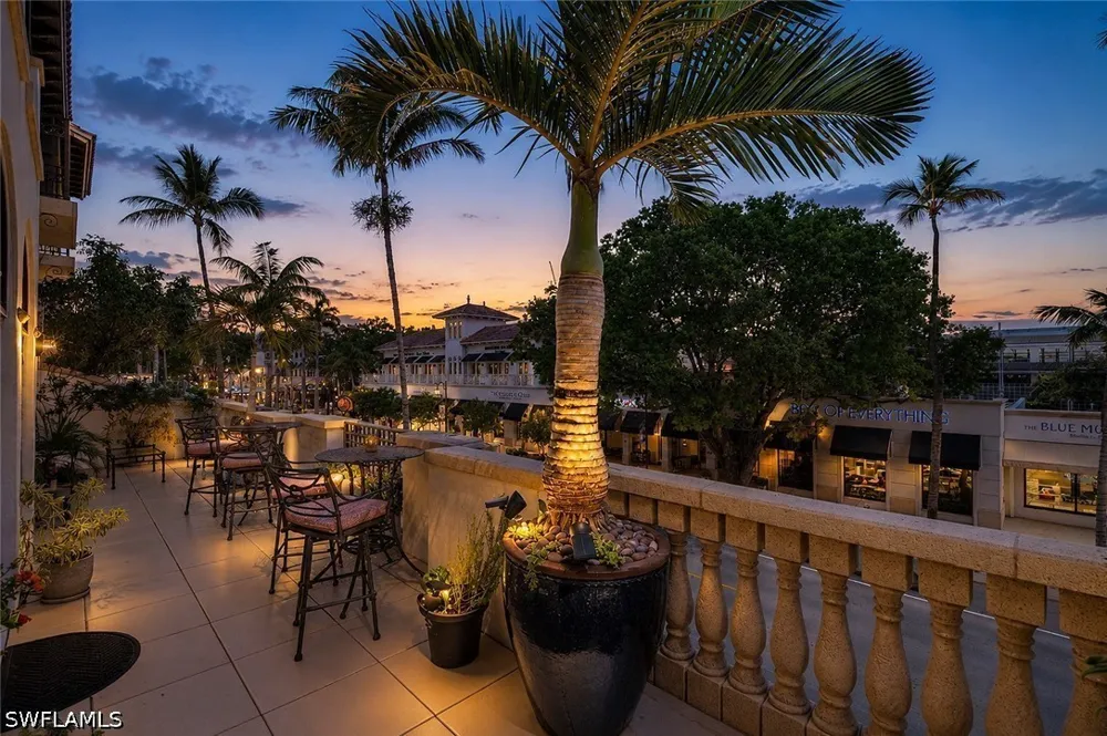 5th Avenue S #203 Naples, FL 34102