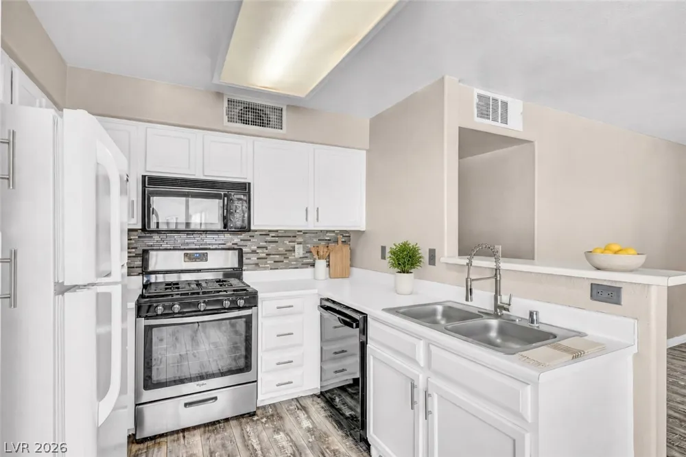 3060 Tarpon Drive #102 Las Vegas, NV 89120