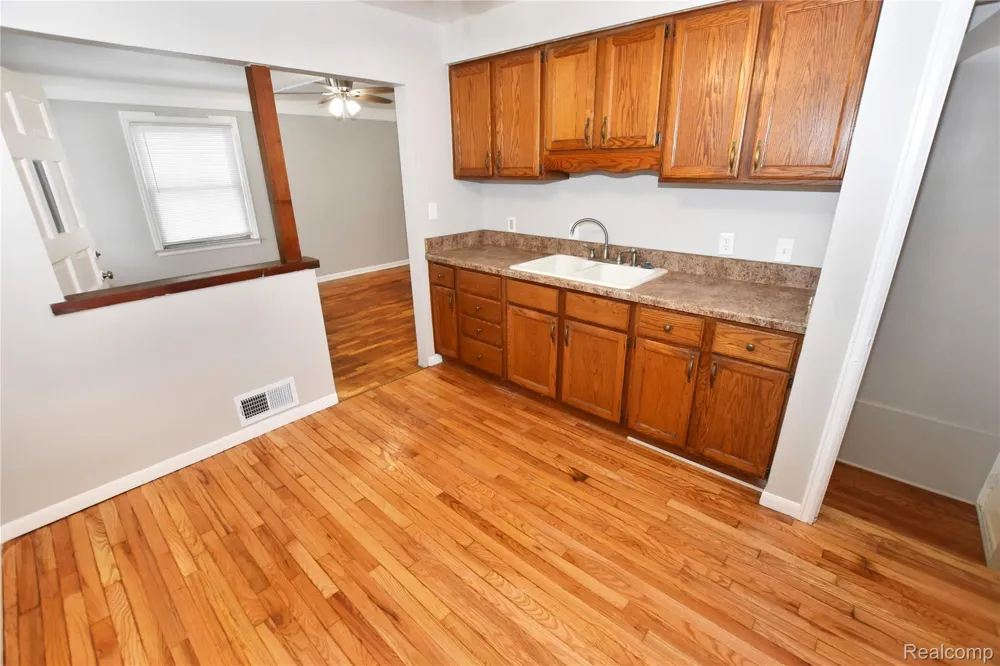 3933 Clairmont Street Flint City, MI 48532