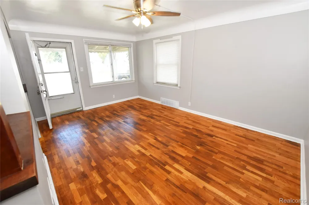 3933 Clairmont Street Flint City, MI 48532
