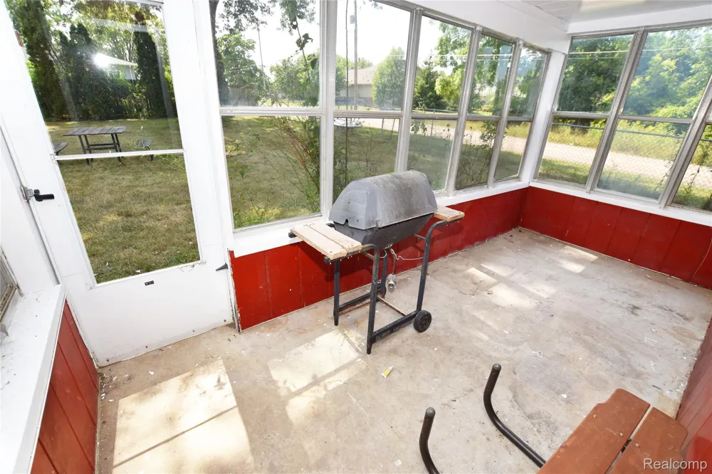 3933 Clairmont Street Flint City, MI 48532