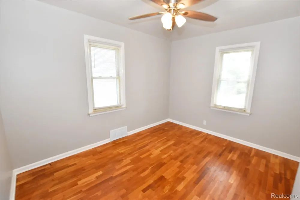 3933 Clairmont Street Flint City, MI 48532