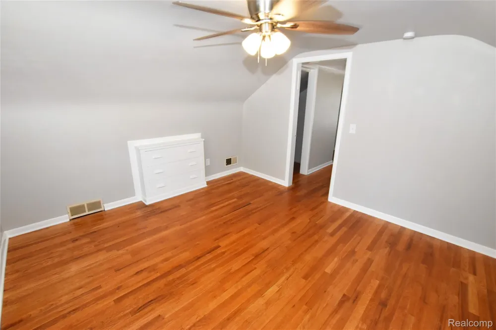 3933 Clairmont Street Flint City, MI 48532