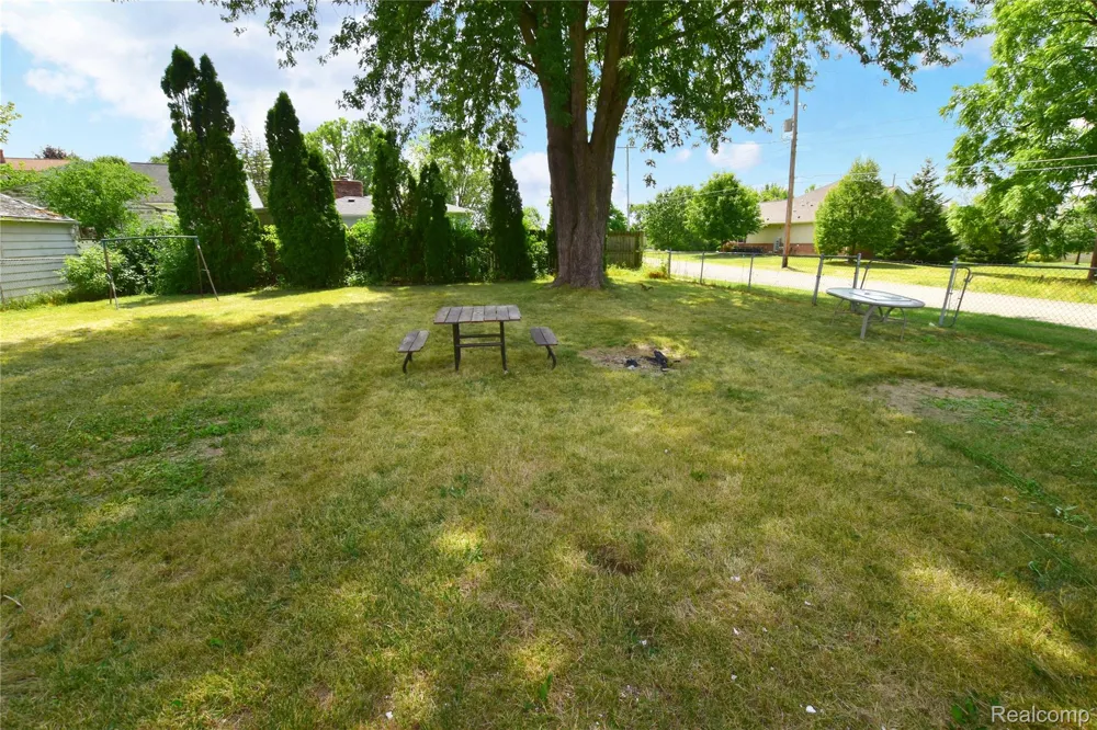 3933 Clairmont Street Flint City, MI 48532