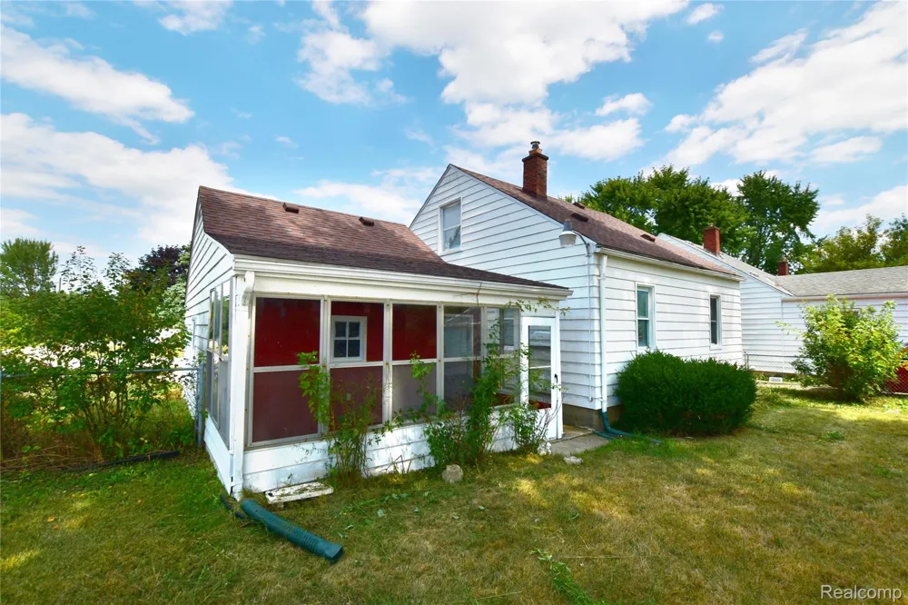 3933 Clairmont Street Flint City, MI 48532