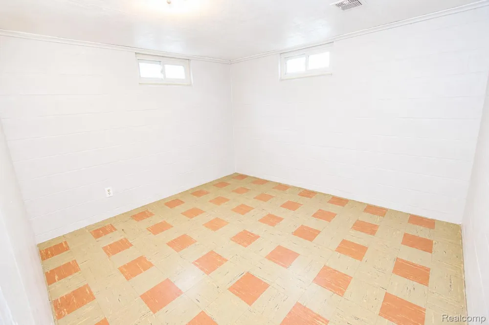 3933 Clairmont Street Flint City, MI 48532