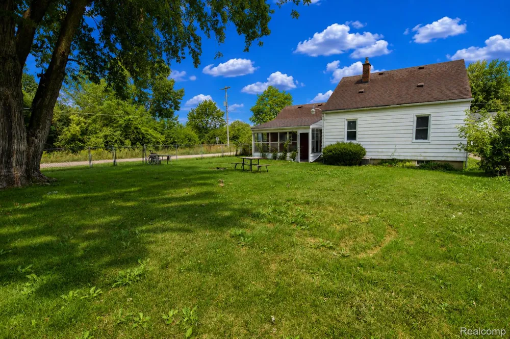3933 Clairmont Street Flint City, MI 48532