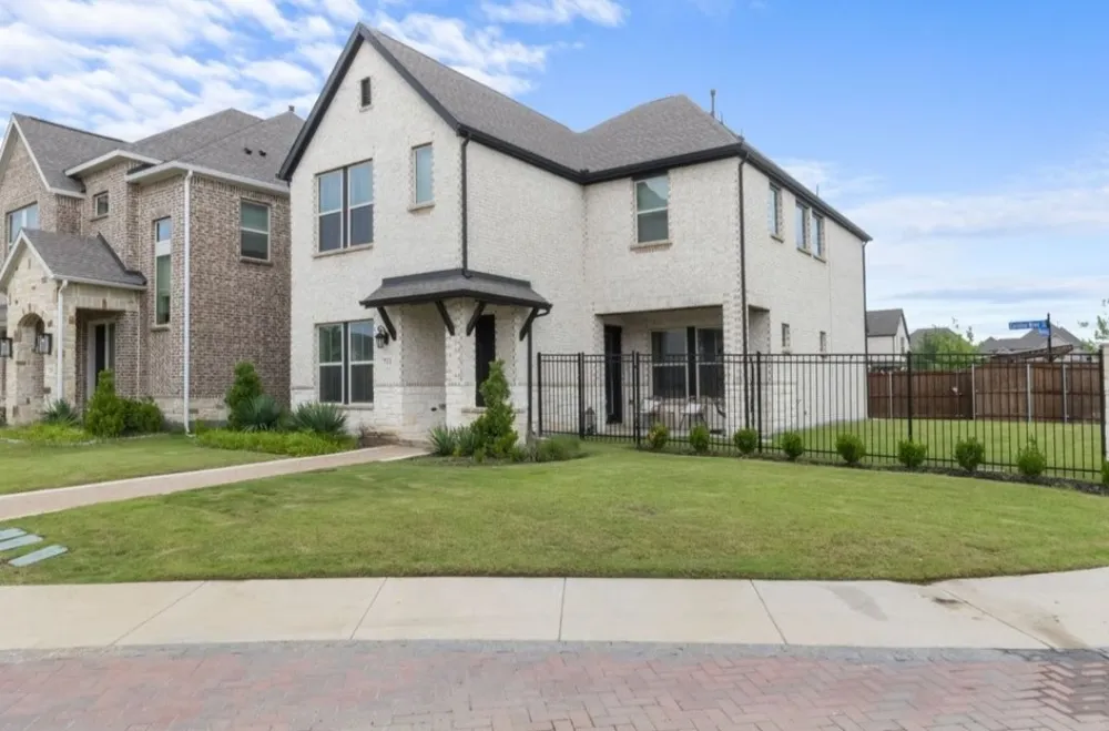 711 Prairie Falcon Drive Arlington, TX 76005