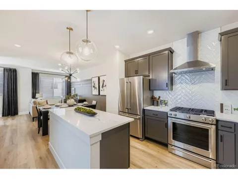 15264 W 68th Place