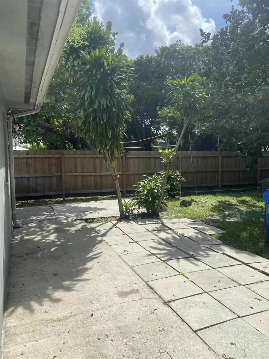 1546 NE 32nd Street #B Oakland Park, FL 33334