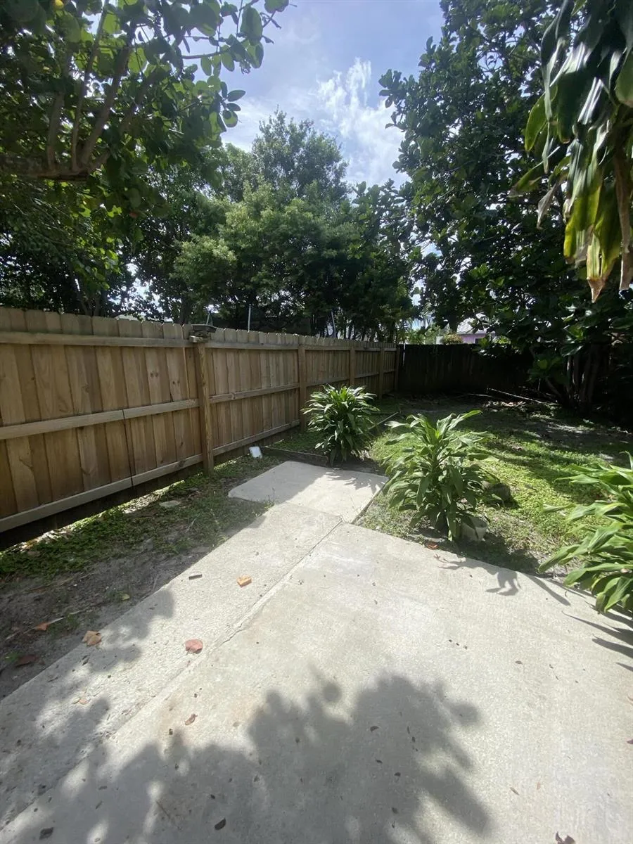 1546 NE 32nd Street #B Oakland Park, FL 33334
