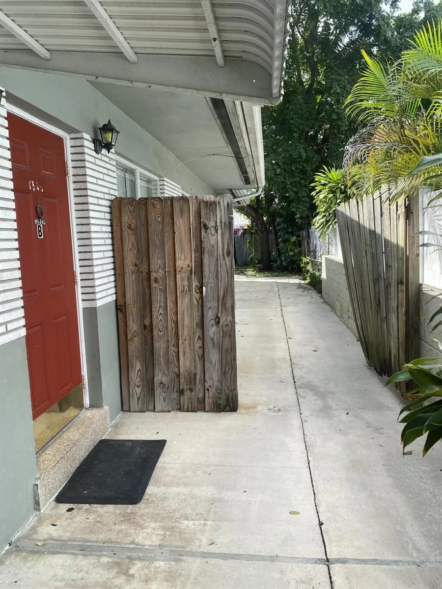 1546 NE 32nd Street #B Oakland Park, FL 33334