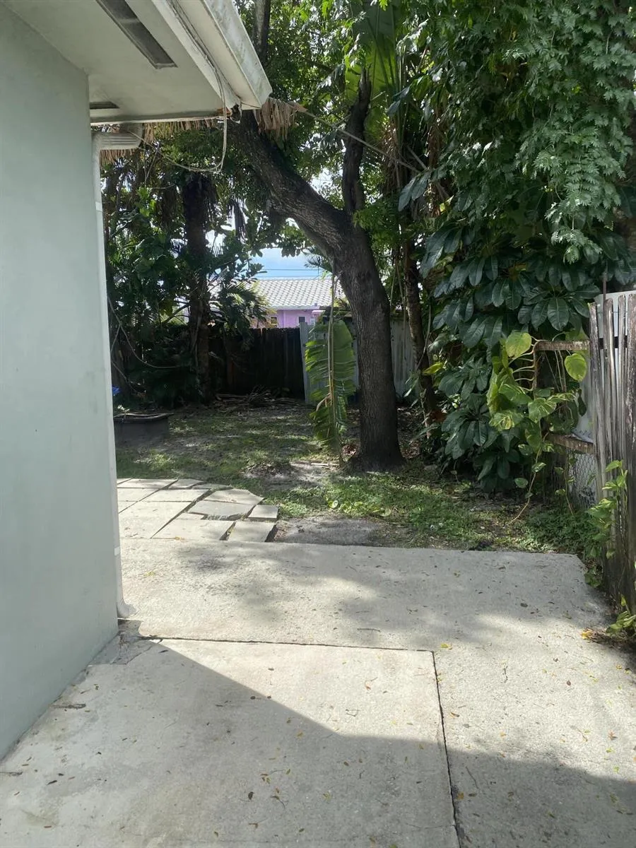 1546 NE 32nd Street #B Oakland Park, FL 33334