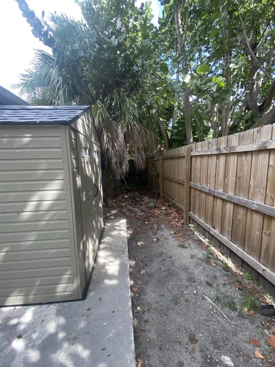 1546 NE 32nd Street #B Oakland Park, FL 33334