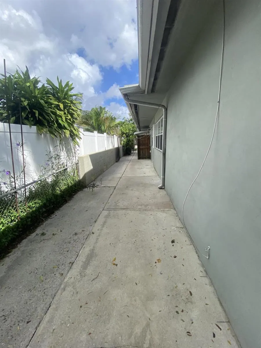 1546 NE 32nd Street #B Oakland Park, FL 33334