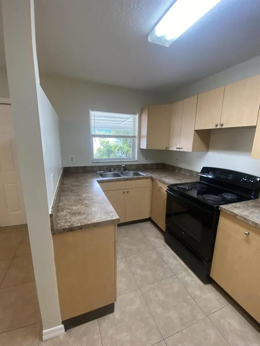 1546 NE 32nd Street #B Oakland Park, FL 33334