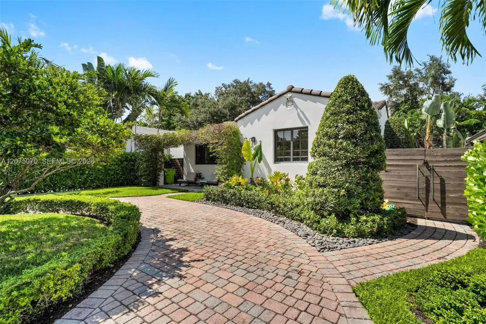 235 NE 90th St El Portal, FL 33138