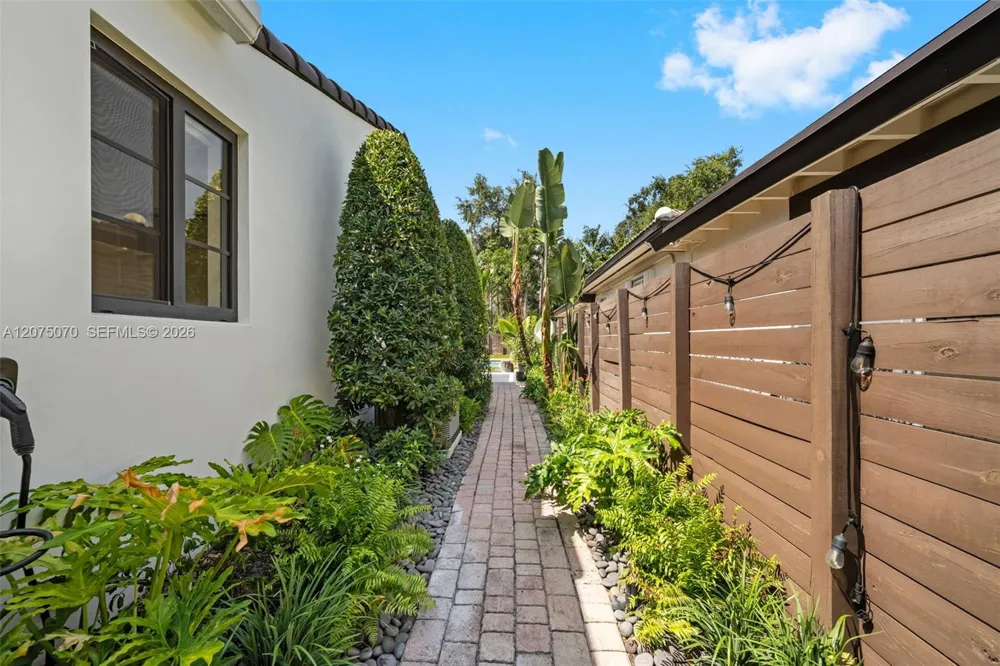 235 NE 90th St El Portal, FL 33138