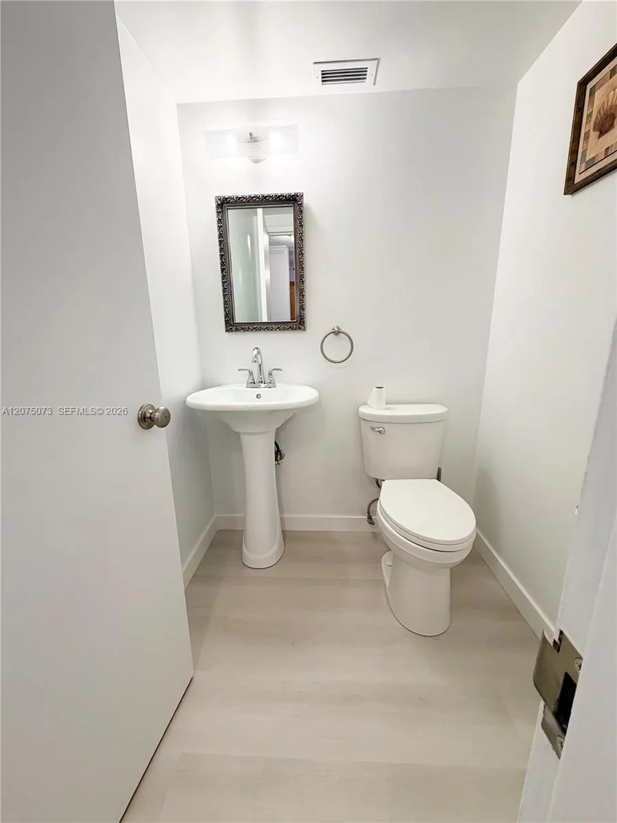3725 S Ocean Dr #521 Hollywood, FL 33019